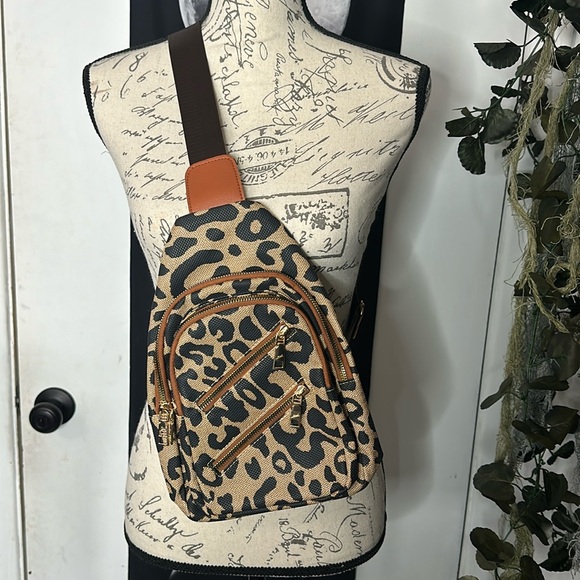 Leopard Print Adjustable Strap Sling Bag - Picture 1 of 8